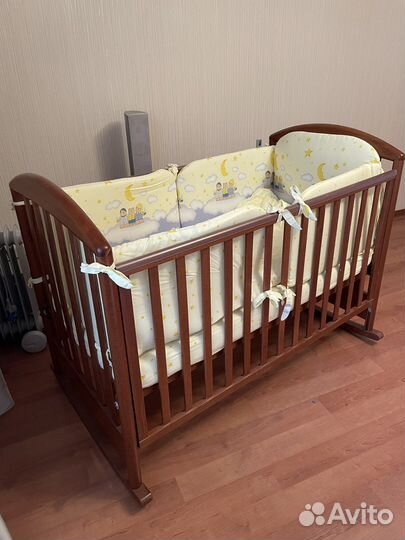 Кроватка детская с матрасом и бортиками