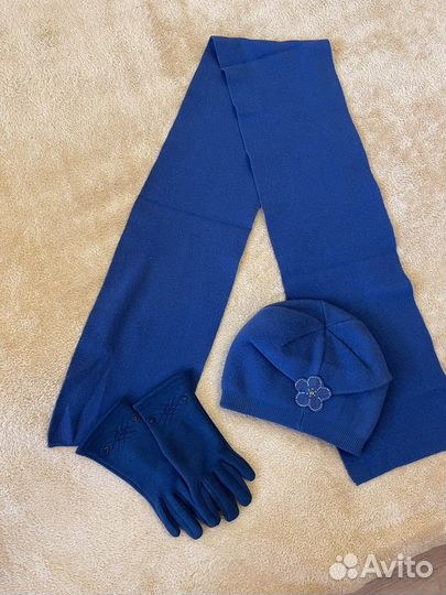 Шапка зимняя с шарфом и перчатками