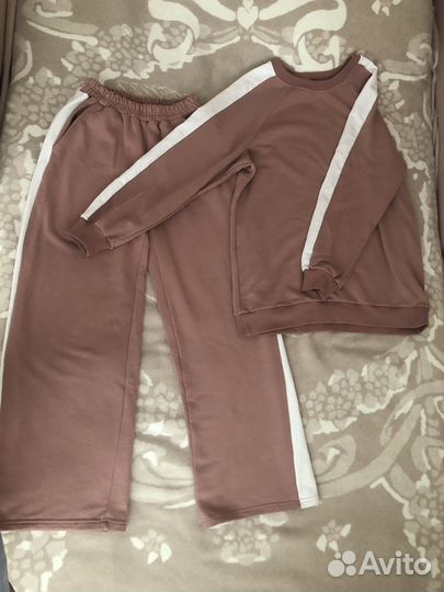Костюм женский спортивный
