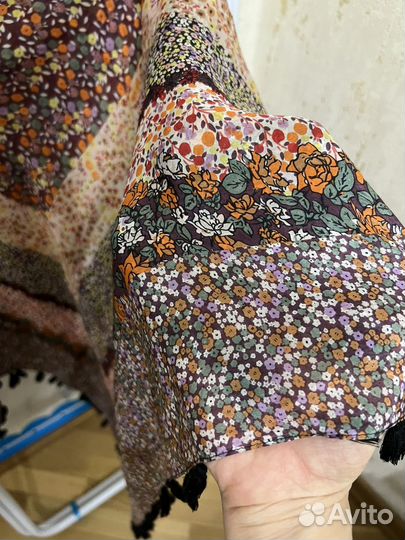 Платок шелковый с кисточками