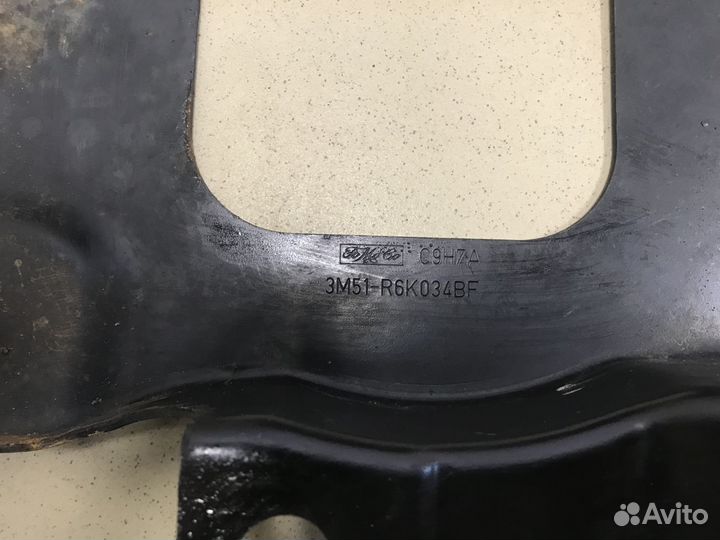 Крепление аккумулятора S40 2004-2012