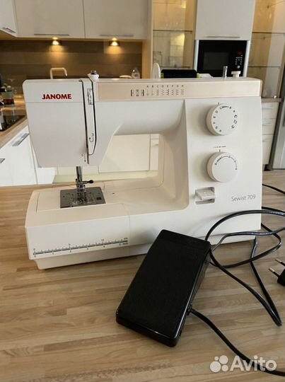 Швейная машина Janome