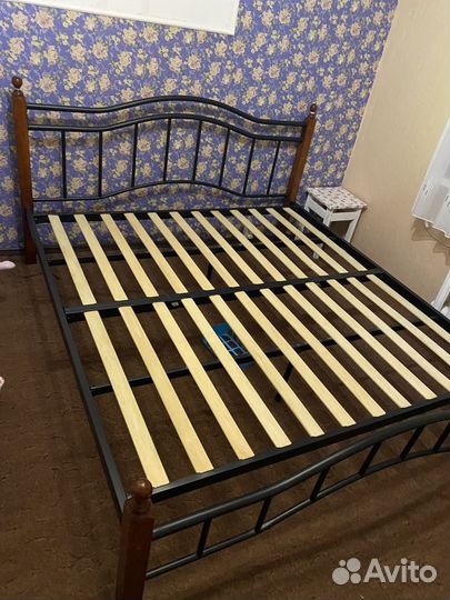 Кровать с матрасом 200*220