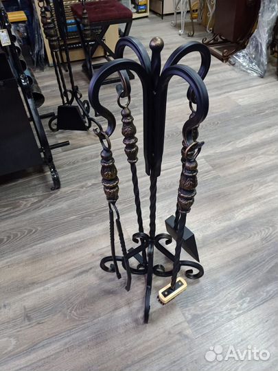 Кованый каминный набор на подставке