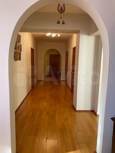 3-к. квартира, 145 м², 2/4 эт.