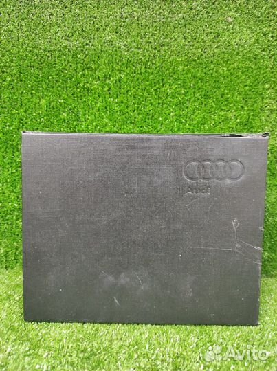 Настольная зарядная станция idapt i4 Audi