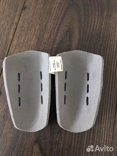 Футбольные щитки