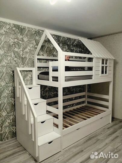 Детская кровать домик