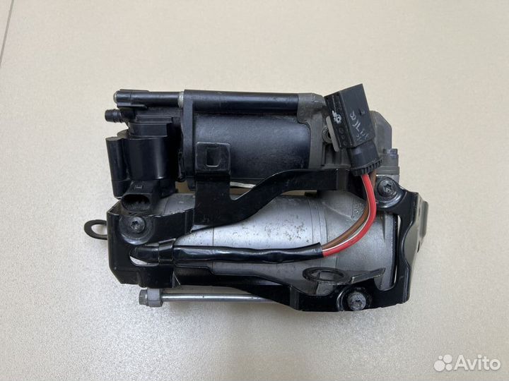 Компрессор пневмоподвески Mercedes W213