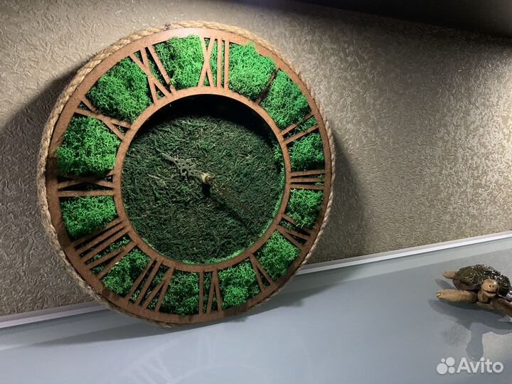 Часы из стабилизированного мха