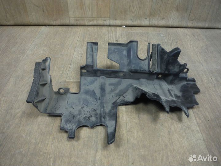 Дефлектор радиатора левый Toyota Land Cruiser 200