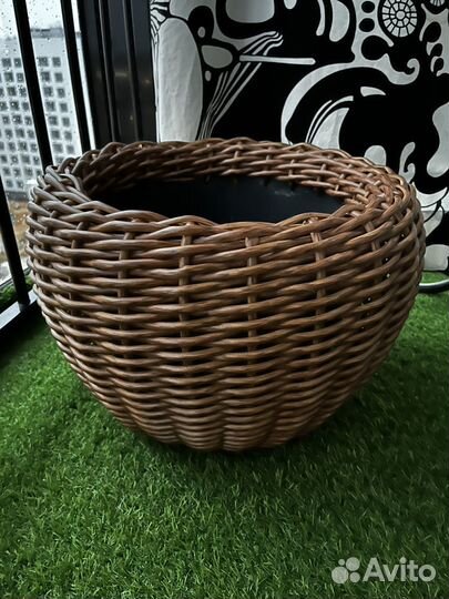 Кашпо для цветов из искусственного ротанга