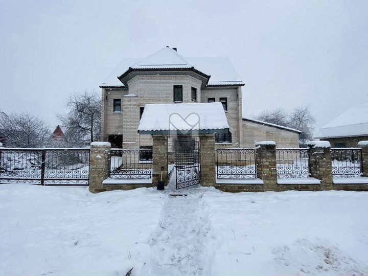 Дом 323,8 м² на участке 10 сот.