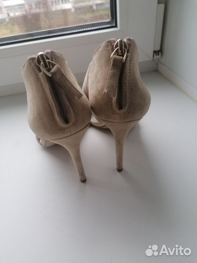 Босоножки женские