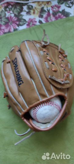 Бейсбольная перчатка