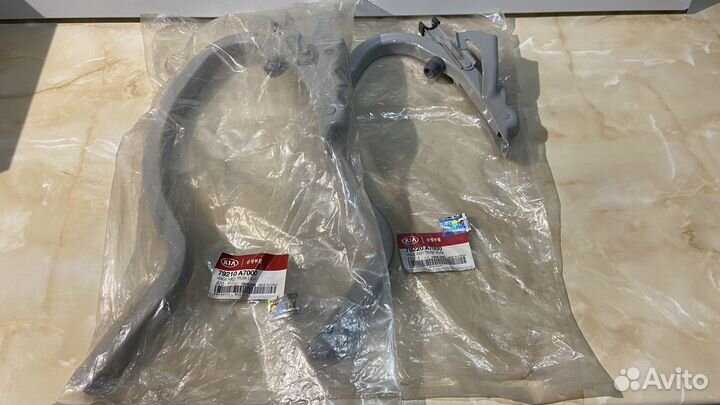 Петля крышки багажника правая KIA