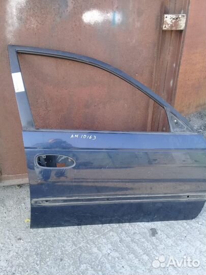 Дверь передняя правая toyota avensis 1