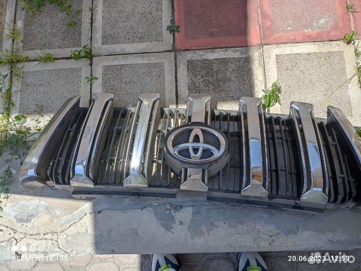 Решетки на радиатор Тайота Лендкрузер Прадо