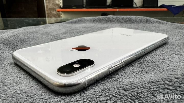 iPhone X, 64 ГБ