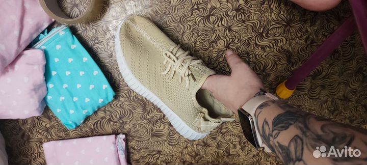 Кроссовки женские