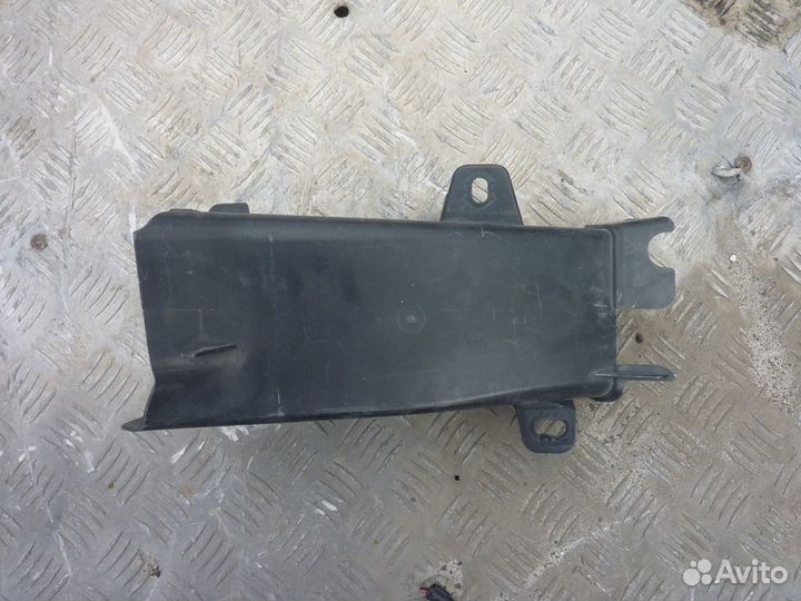 Воздуховод радиатора передний левый Bmw F10