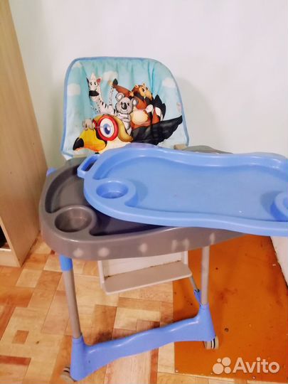 Стульчик для кормления на колёсиках