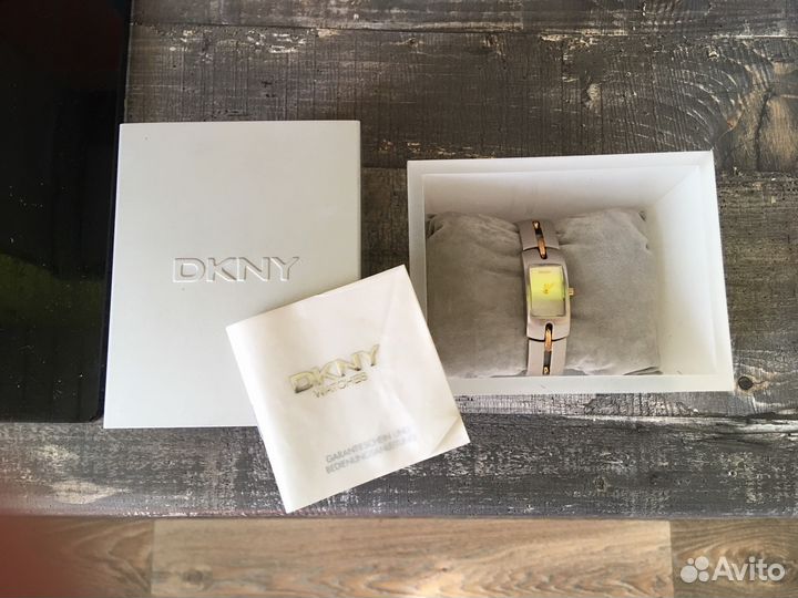 Часы dkny