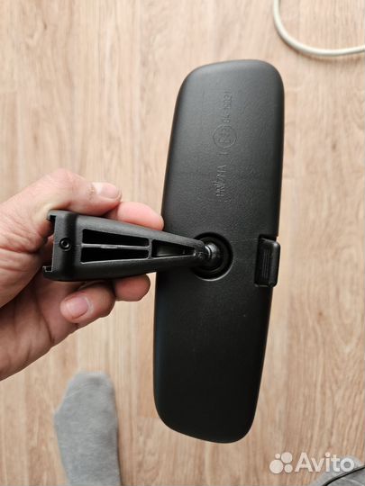 Зеркало заднего вида