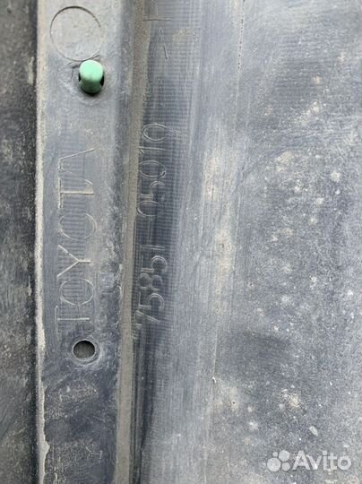 Правый порог Toyota Avensis 250 03-09 гв