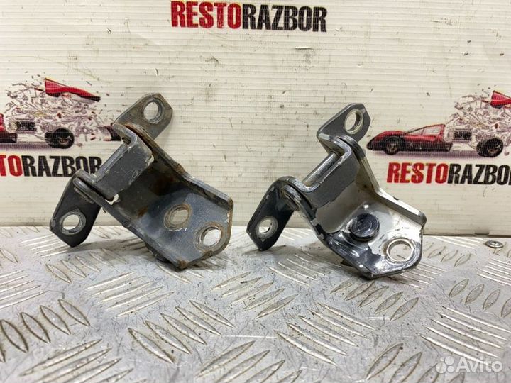 Петля двери передняя левая Mazda 3 BK 2005