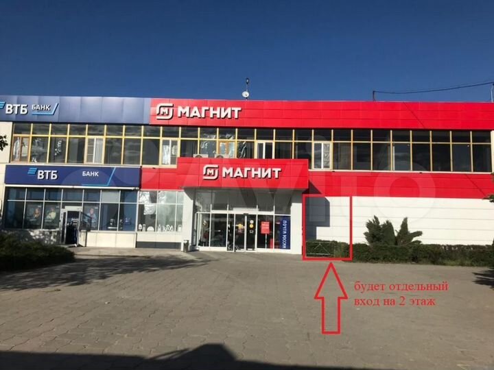 Помещение с витринами рядом с Магнитом, 1440 м²