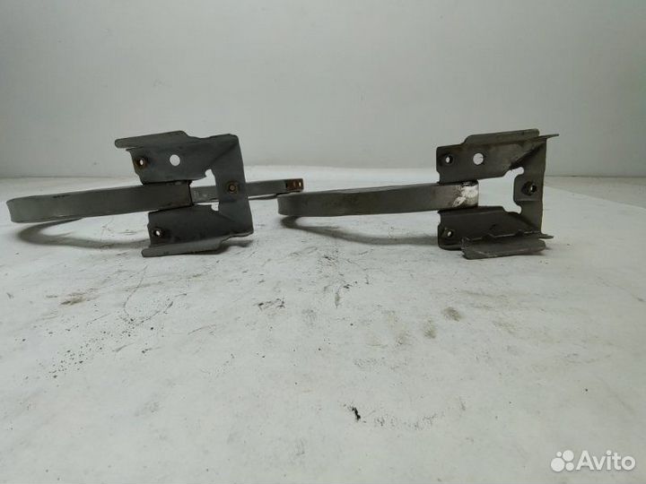 Петля крышки багажника Nissan Almera Classic