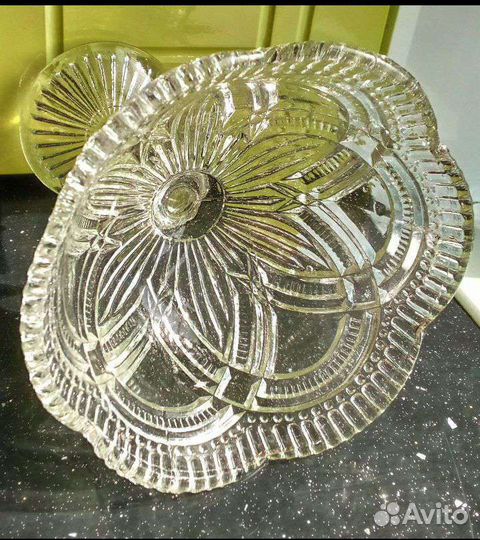 Старинная ваза на ножке.Конфетница