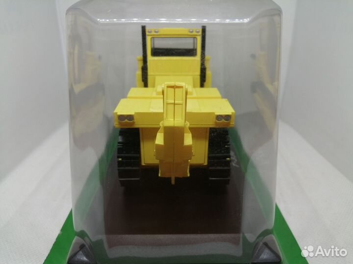 Модель Гусеничный промышленный трактор Т-330