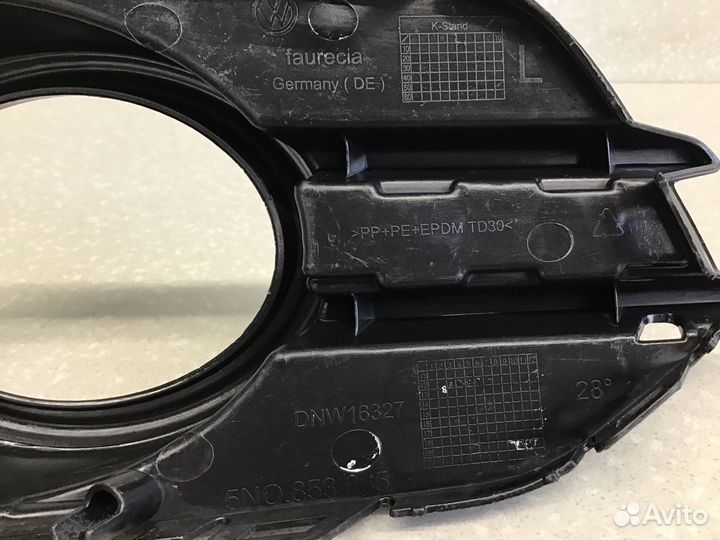 Рамка противотуманой фары левой VW Tiguan 2011-201