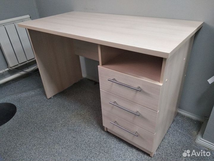 Новый Стол письменный с ящиками 120х60см