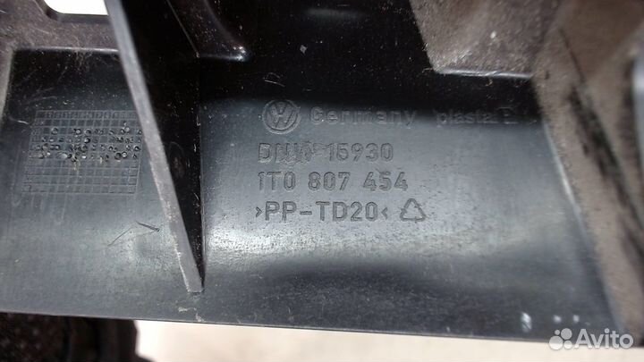 Кронштейн бампера Volkswagen Touran, 2011