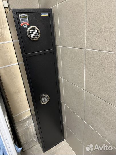 Оружейный сейф Valberg Арсенал 161/2 EL