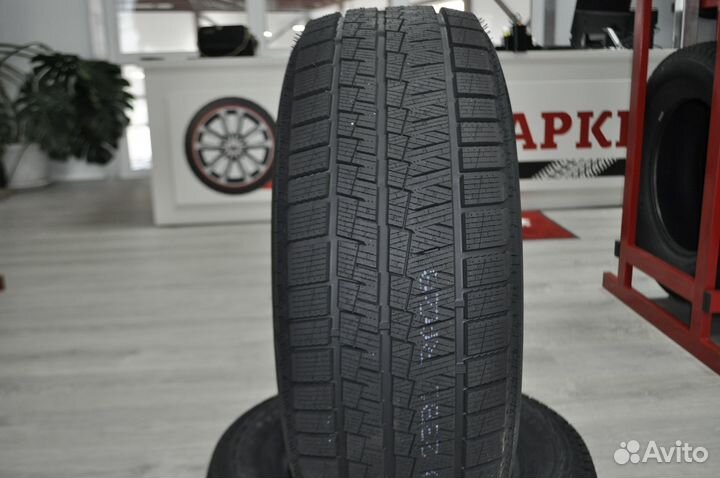 Habilead SnowShoes AW33 225/40 R18 92H