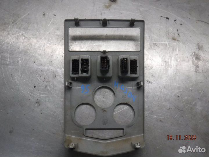 Центральная консоль Renault Logan K7J 2009