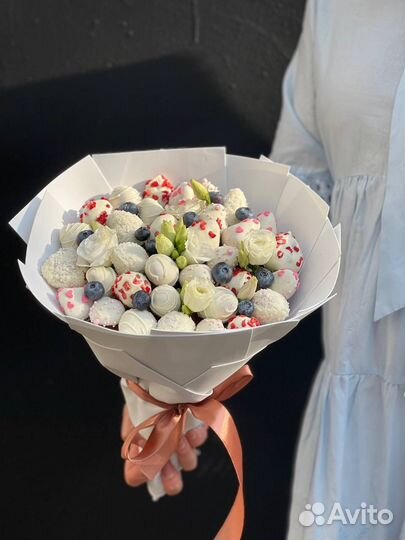 Клубничный букет