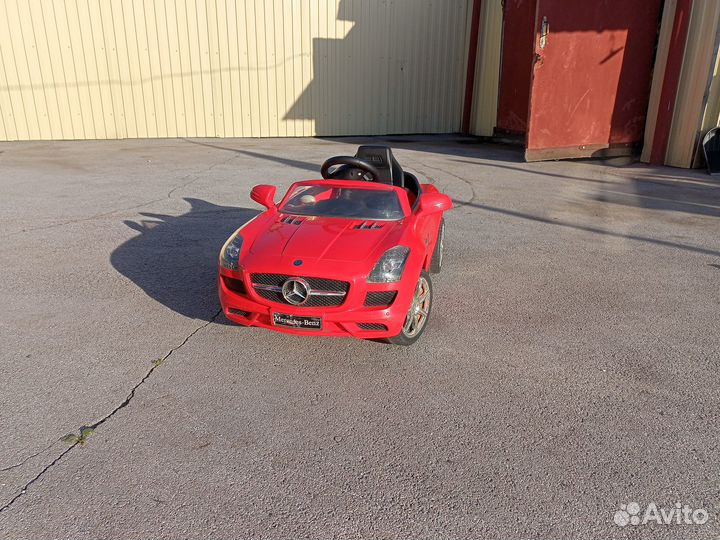 Продам детскую машинку на аккумуляторе