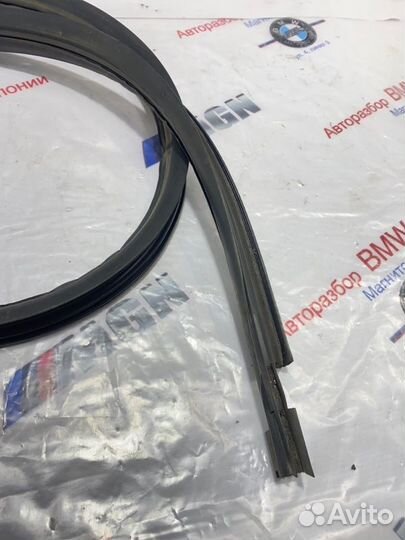 Уплотнитель на крышу правый Bmw X5 E53 M54B30 2004