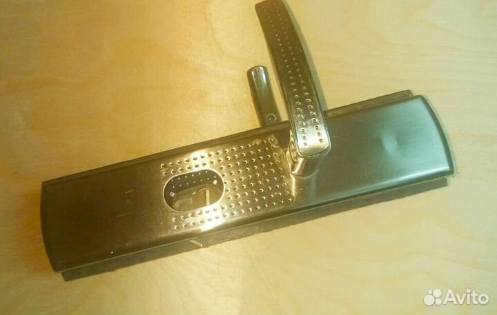 Дверные ручки для входной двери