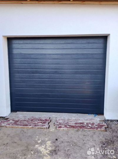 Секционные ворота под ключ