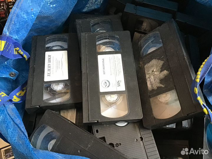 Много-много видеокассет VHS с фильмами - самовывоз