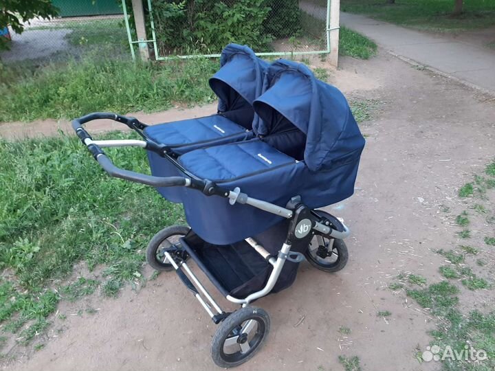 Коляска для двойни bumbleride