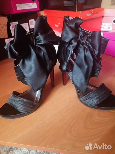 Босоножки женские