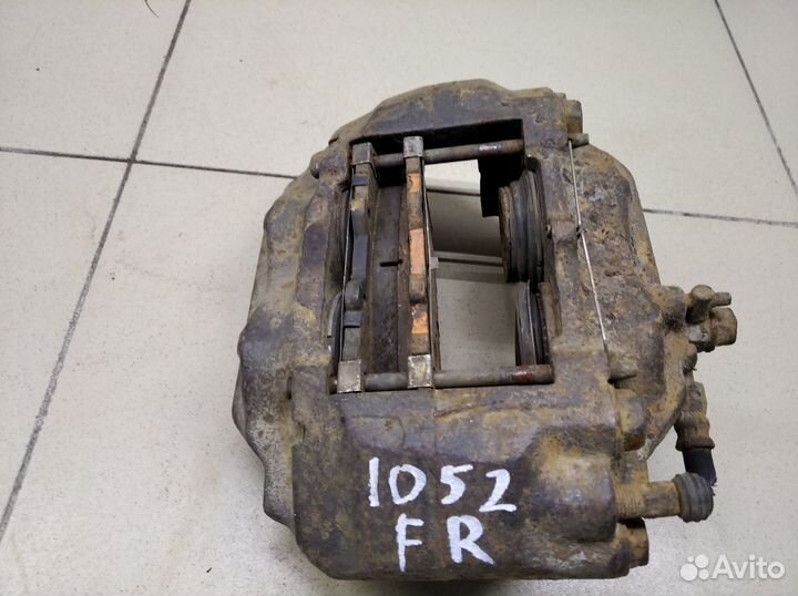 Суппорт передний правый Land Cruiser (100) 1998-20