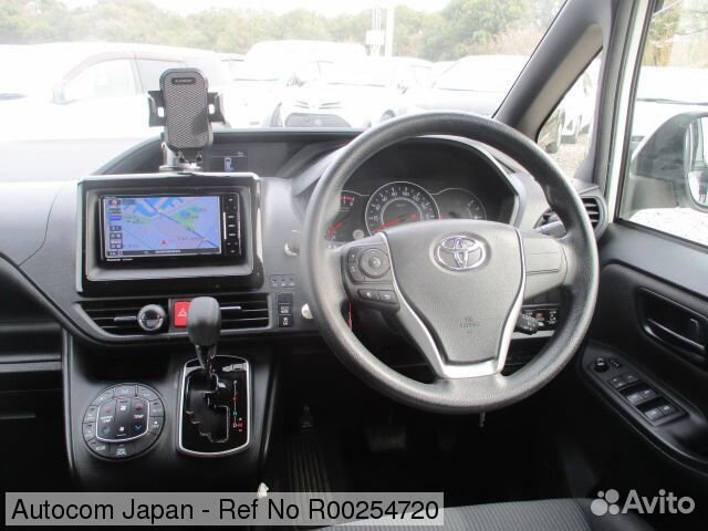 Toyota Voxy 2.0 CVT, 2017, 173 000 км